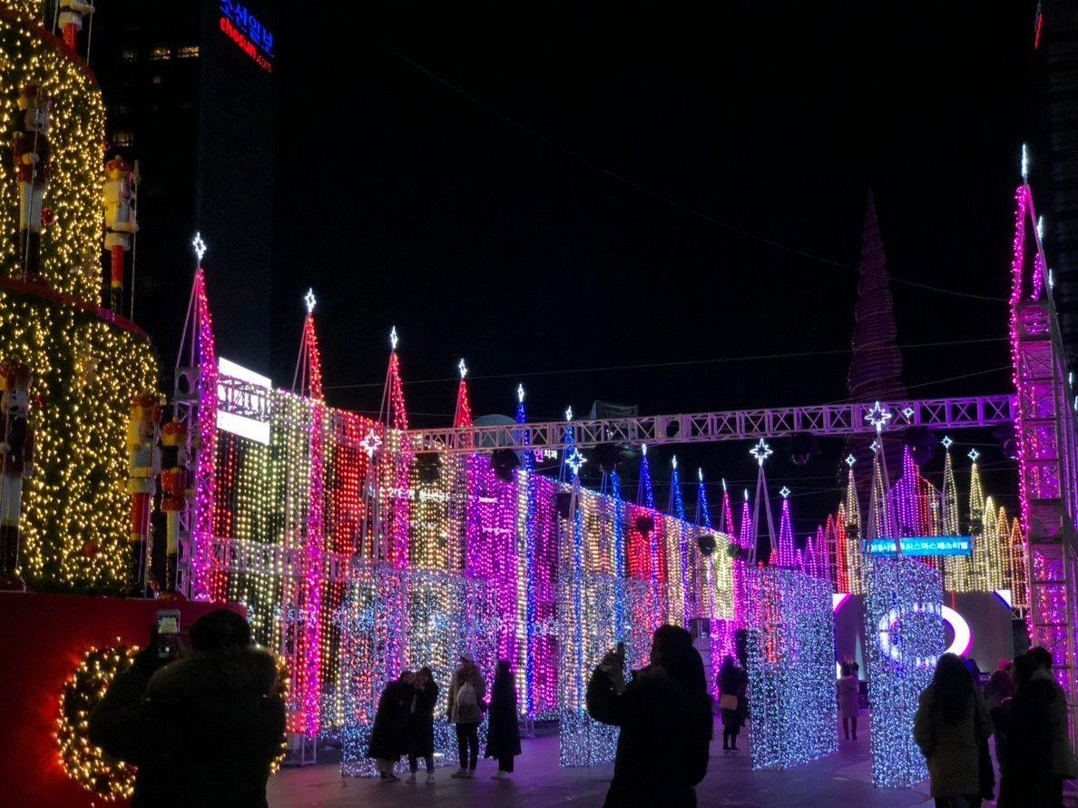 2025, christmas, lights, festival, beautiful, romantic, holiday, happy new year, 2025, lanterns, angels, heart, stream, cheonggyecheon, seoul, korea, jonggak